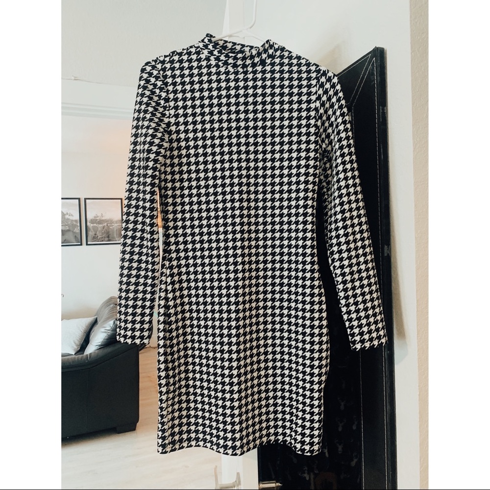 Mock Neck Houndstooth Print Bodycon Dress